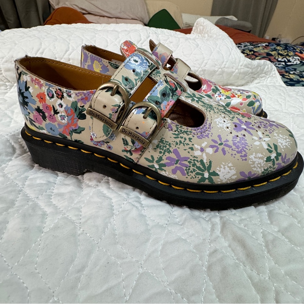 Dr. Marten MaryJane 🌸